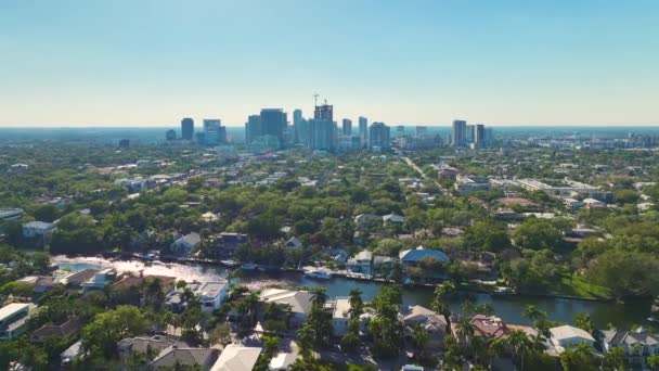 Fort Lauderdale Florida Yeşil Palmiye Ağaçları Arasında Pahalı Rıhtım Evleri — Stok video