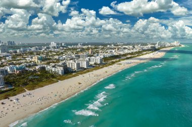 Miami Beach şehri yukarıdan. ABD 'de popüler bir tatil yeri.