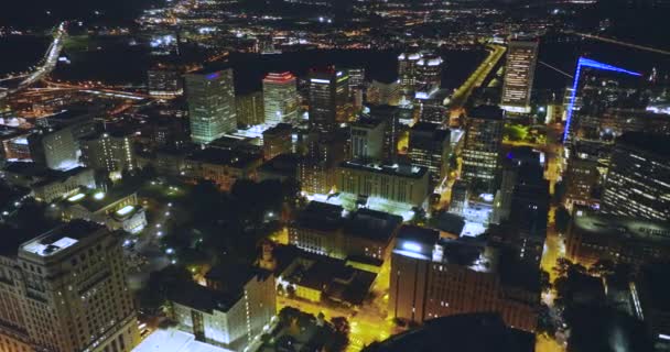 Вид Зверху Яскраво Освітлені Високі Хмарочоси Будівель Центрі Міста Річмонд — стокове відео