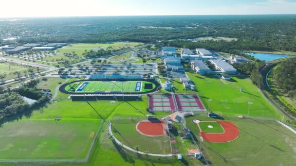 Luchtfoto Van Middelbare School Openlucht Sportfaciliteiten North Port Florida Amerikaanse — Stockvideo