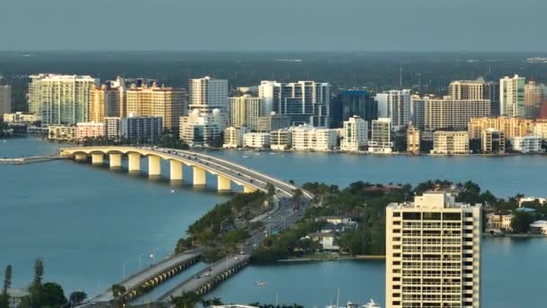 Sarasota Centro Ciudad Con Puente Ringling Costosos Edificios Gran Altura — Vídeos de Stock