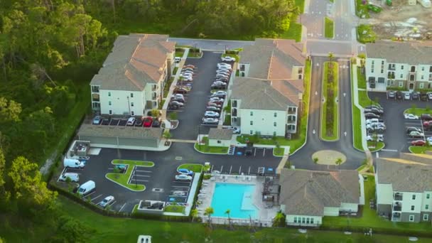 Blick Von Oben Auf Neue Eigentumswohnungen Florida Vorort Einfamilienhaus Einer — Stockvideo