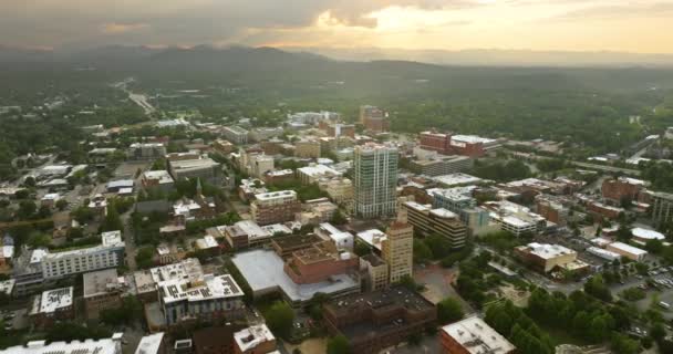 Widok Lotu Ptaka Miasta Asheville Północnej Karolinie Wysokimi Budynkami Appalachach — Wideo stockowe