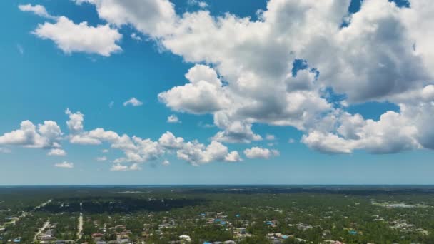 Flygfoto Över Liten Stad Amerika Förort Landskap Med Blå Himmel — Stockvideo