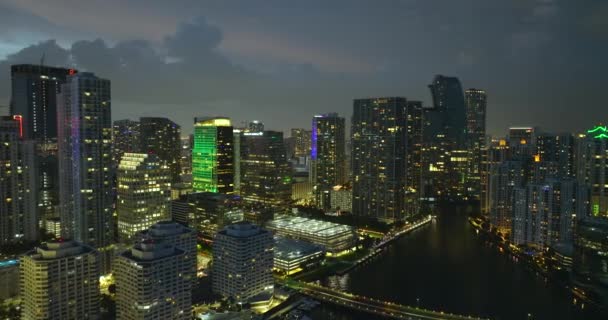 美国佛罗里达州迈阿密Brickell市区 现代美国大都市高滨海摩天大楼的城市景观 — 图库视频影像