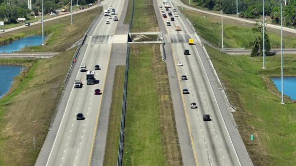 Blick Auf Den Breiten Highway Florida Mit Schnell Fahrenden Autos — Stockvideo