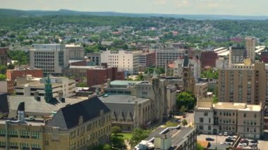 Scranton 'ın hava manzarası. Eski tarihi mimarisi ile Pensilvanya' nın kuzeydoğusundaki en büyük şehir. ABD panoramik şehir manzarası.