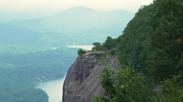 Amerikanska Resmål Appalachian Bergen Utropstecken Trekking Utsikt Över Chimney Rock — Stockvideo