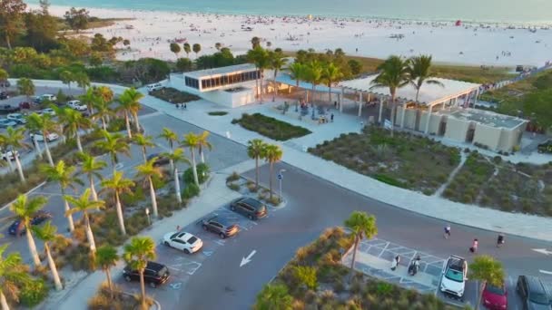 Parking Dla Turystów Samochodów Przed Słynną Siesta Key Plaży Miękkim — Wideo stockowe