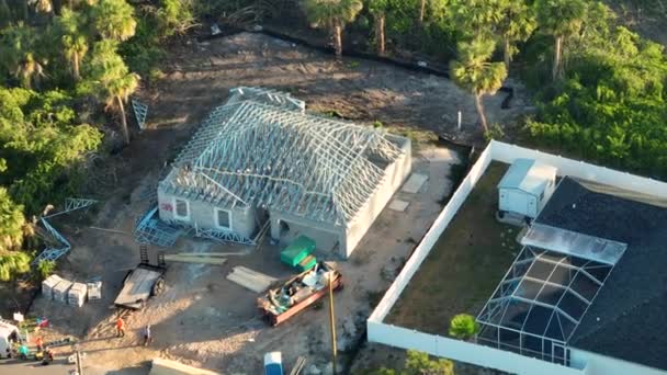 Çelik Kiriş Iskeletinden Yapılmış Florida Nın Banliyö Bölgesinde Inşaat Halindeki — Stok video