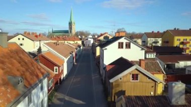 İsveç 'teki eski tarihi Linkoping şehrinin havadan görünüşü. İskandinav kasabasında Avrupa mimarisi.