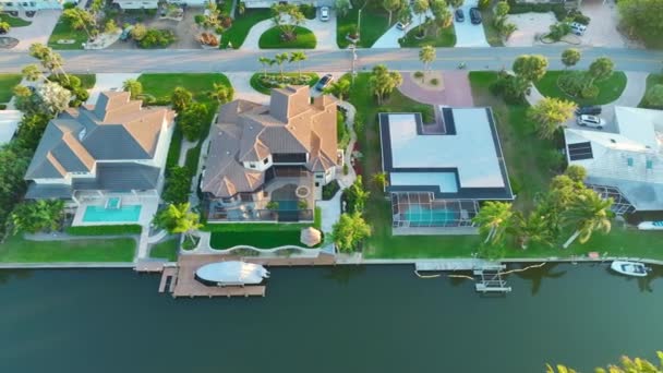 Expensive Mansions Green Palm Trees Gulf Mexico Shore Sarasota City — Stock Video