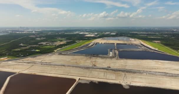 Industrial Phosphogypsum Stack Chemical Waste Storage Tampa Florida Disposing Piling — Stock Video