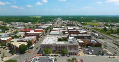 Tifton 'un havadan görünüşü, Georgia' nın eski bir kasabası. Ana cadde ve küçük kasaba Amerika tuğla mimarisi.