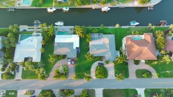 Drága Házak Között Zöld Pálmafák Mexikói Öböl Partján Sarasota Város — Stock videók