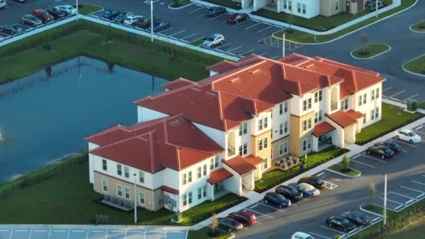 Widok Góry Nowych Apartamentów Dzielnicy Florydy Rodzinne Mieszkanie Spokojnej Okolicy — Wideo stockowe