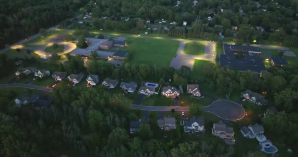 Légi Felvétel Nagy Magánházakról Rochesterben New York Lakónegyedében Éjszaka Családi — Stock videók