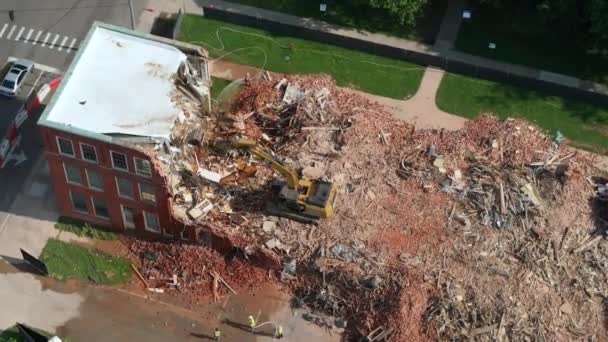 Local Demolição Edifício Histórico Edwards Berea Kentucky Escavadora Trituradora Hidráulica — Vídeo de Stock