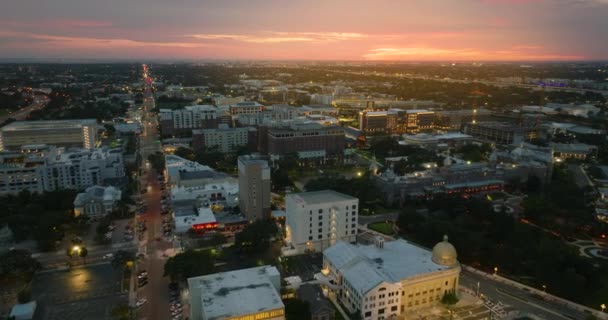 美国佛罗里达州坦帕市市中心 日落时分 高耸的摩天大楼闪烁着光芒 美国旅游目的地 — 图库视频影像