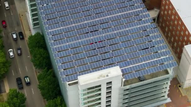 Électricité Verte Produite Partir Panneaux Solaires Installés Comme Toit Ombragé — Video