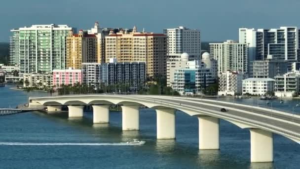 Vista Aérea Centro Cidade Sarasota Com Ringling Bridge Prédios Escritórios — Vídeo de Stock