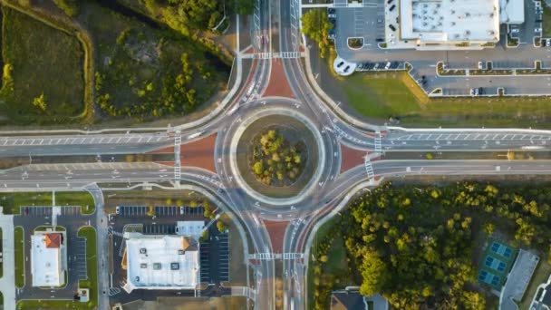 Vista Superior Del Tráfico Urbano Intersección Rotonda Con Los Coches — Vídeos de Stock