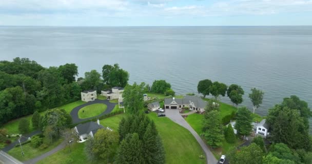 Zweistöckige Privathäuser Ländlichen Vororten Ufer Des Ontariosees Außerhalb Von Rochester — Stockvideo