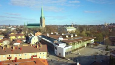 İsveç 'teki eski tarihi Linkoping şehrinin havadan görünüşü. İskandinav kasabasında Avrupa mimarisi.
