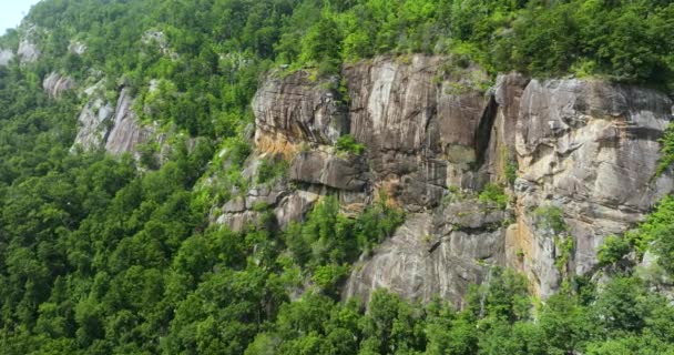 Flygfoto Över Klippiga Bergsformationen Blue Ridge Mountains Nära Chimney Rock — Stockvideo