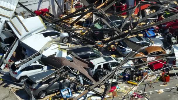 Hurrikan Zerstörte Industriegebäude Mit Beschädigten Autos Unter Trümmern Florida Naturkatastrophen — Stockvideo