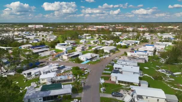 Florida Daki Karavan Yerleşim Bölgesindeki Kasırga Evleri Tarafından Ağır Hasar — Stok video