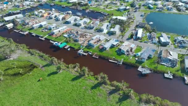Zničen Hurikánem Ian Příměstské Domy Obytné Čtvrti Mobilních Domů Floridě — Stock video