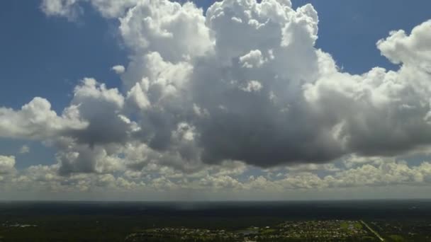 Перемещение Изменение Облачной Погоды Временной Промежуток Белых Пушистых Кучевых Облаков — стоковое видео