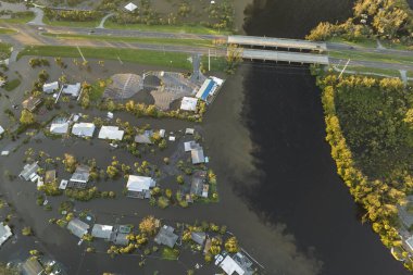 Florida yerleşim bölgesinde Ian kasırgası ile sel basmış evler. Doğal afetin sonuçları..