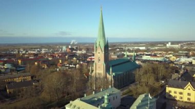 İsveç 'teki eski tarihi Linkoping şehrinin havadan görünüşü. İskandinav kasabasında Avrupa mimarisi.