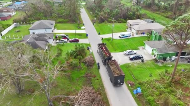 Special Aftermath Recovery Dump Truck Picking Debris Streets Hurricane Ian — Stockvideo