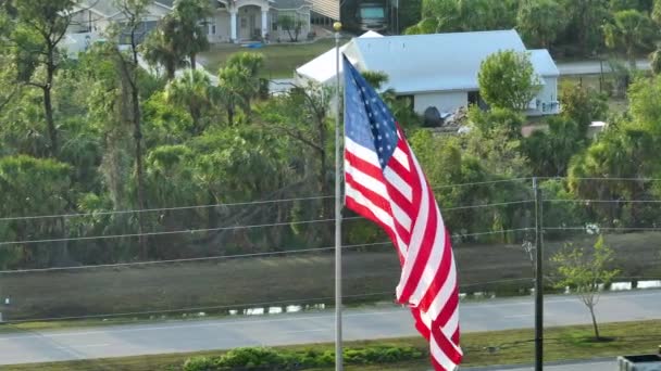 Государственный Флаг Сша Размахивающий Ветром Американские Звезды Полосы Развевали Знамя — стоковое видео