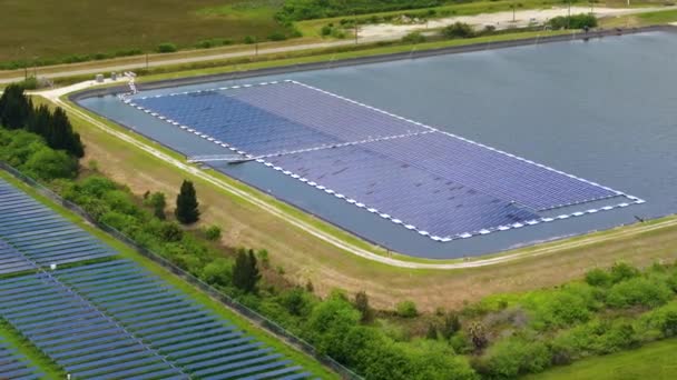 在可再生发电厂浮选太阳能电池板 以生产清洁的电能 零排放水面可持续光电的概念 — 图库视频影像