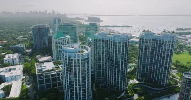 Florida Abd Coconut Grove Semtinin Şehir Manzarası Modern Amerikan Megapolis — Stok video