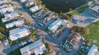 Florida 'daki seyyar evlerdeki Ian kasırgası yüzünden ağır hasar görmüş. Doğal afetin sonuçları..