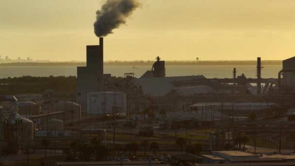 Impianto Industriale Produzione Chimica Acido Fosforico Inquinante Atmosferico Con Emissioni — Video Stock