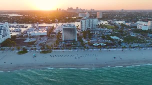플로리다 로더데일에 위치한 Las Olas Beach와 고급스러운 호텔과 아파트 플로리다 — 비디오