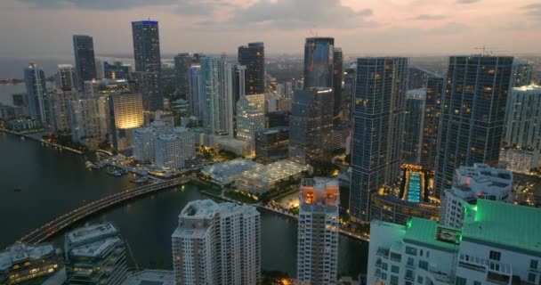 Вид Зверху Бетонні Скляні Хмарочоси Вночі Центрі Маямі Брікелл Флориді — стокове відео