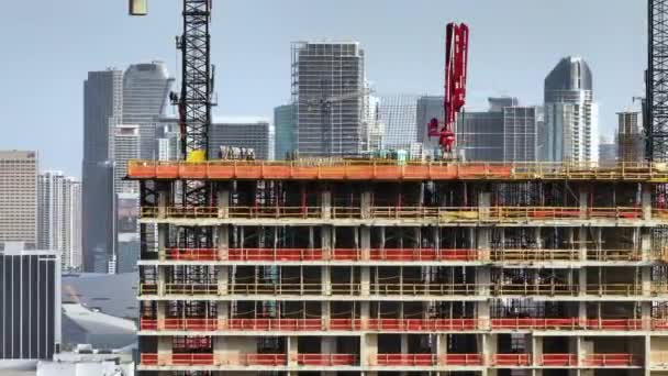 Torenkraan Hoge Residentiële Flatgebouw Bouwplaats Vastgoed Ontwikkeling Miami Stedelijk Gebied — Stockvideo
