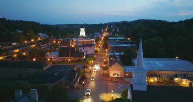 Jonesborough 'un hava manzarası, Tennessee' nin en eski kasabası. Küçük bir kasaba. Geceleri Amerikan mimarisi..