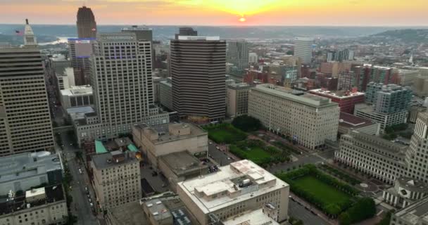Město Cincinnati Státě Ohio Osvětlenými Vysokými Mrakodrapy Centru Města Americká — Stock video