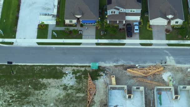 Drewniane Ramy Nowych Amerykańskich Domów Rodzinnych Budowie Rozwój Budownictwa Mieszkaniowego — Wideo stockowe