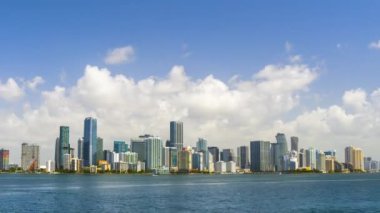 Miami Brickell, Florida, ABD. Amerikan şehir merkezi ofis bölgesinin zaman aşımı. Modern ABD megapolis 'teki yüksek ticari ve meskun gökdelen binaları.