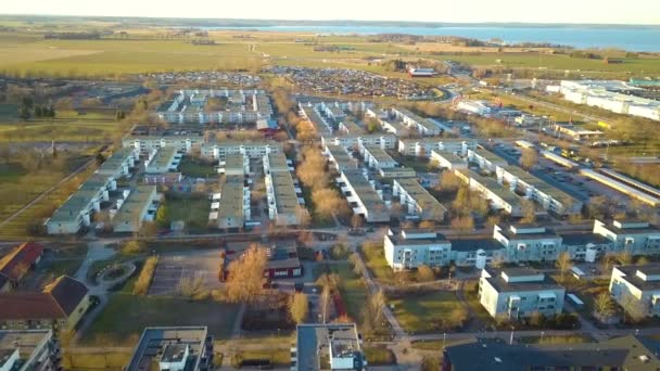 Vista Aérea Los Edificios Apartamentos Suecos Zona Residencial Linkoping Condominios — Vídeos de Stock