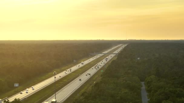 Vista Ángulo Alto Carretera Americana Congestionada Amplia Con Muchos Coches — Vídeo de stock